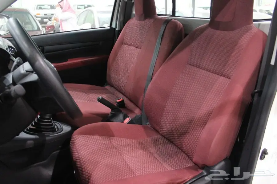 تويوتا هايلوكس غمارة GL موديل 2017 (image 8)