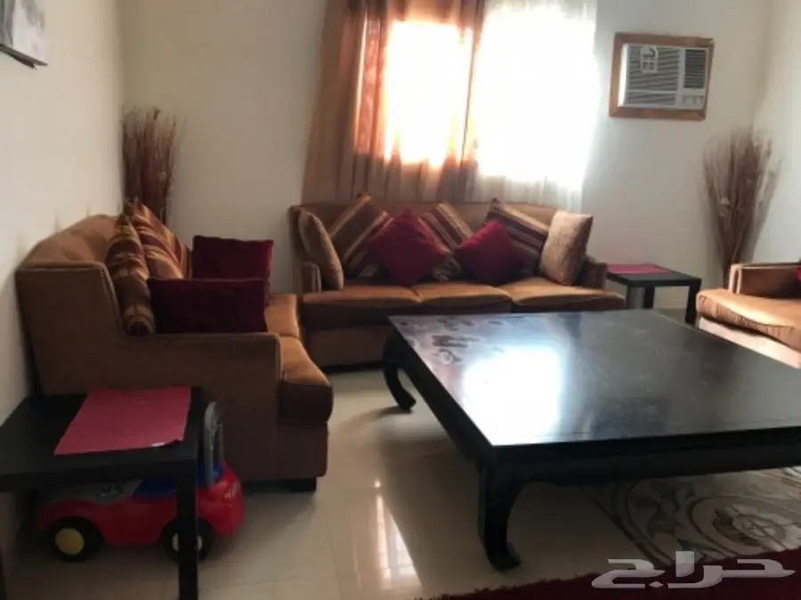 طقم كنب مع طاولة وسط (image 3)