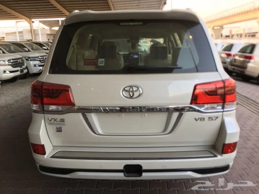 لاند كروزر-VXS -فى اكس اس-2018 - 8 سلندر 5.7 (image 2)