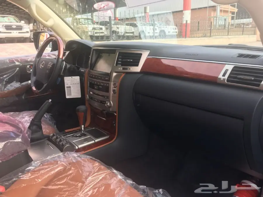  لكزس LX 570 موديل 2015 فل ماشي 1400كم  (image 3)
