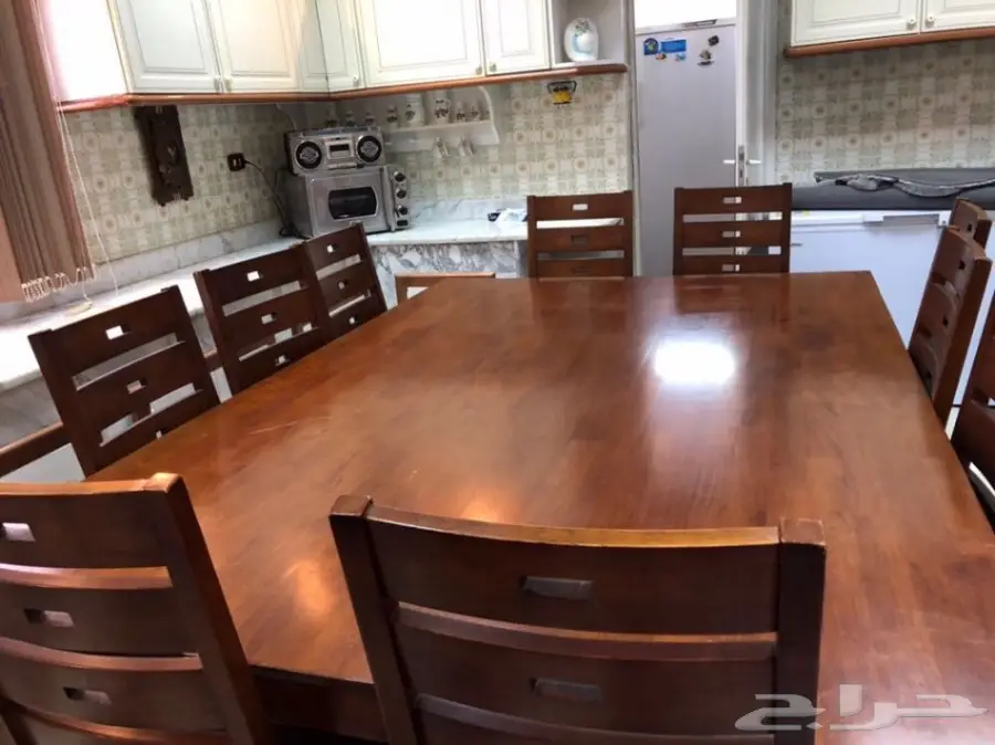 طاولة طعام (10) كراسي للبيع