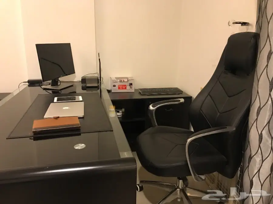 كنب ابيض ومكتب  (image 2)