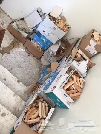 اللي عنده خبز يابس 