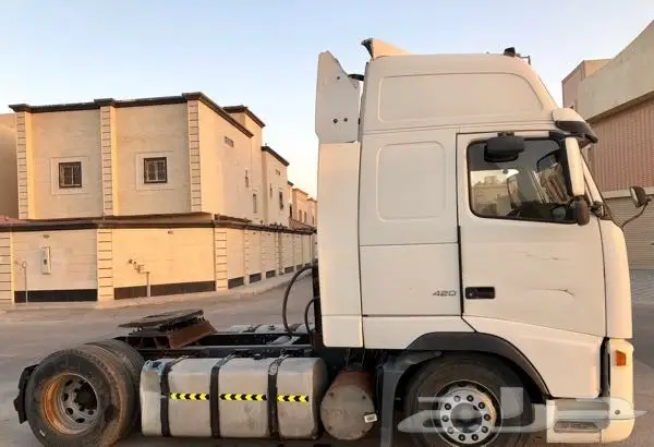 راس تريلة فولفو 2005 للبيع  (image 6)