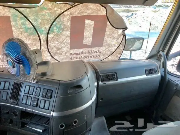 راس تريلة فولفو 2005 للبيع 