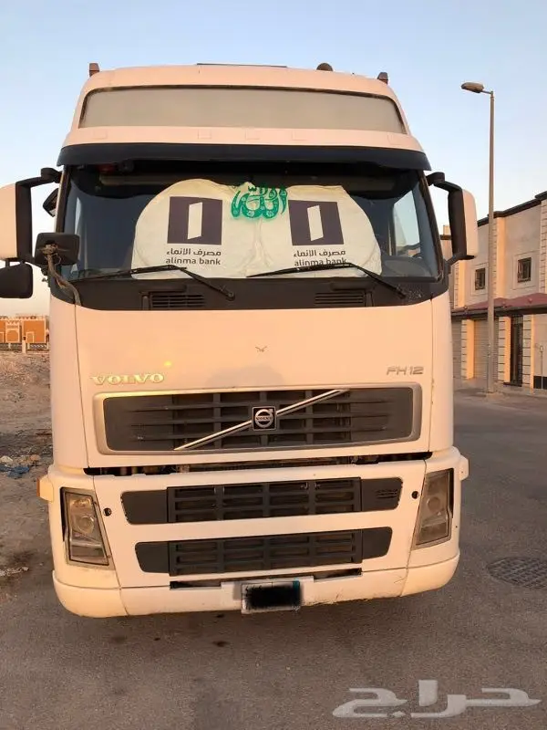 راس تريلة فولفو 2005 للبيع  (image 5)