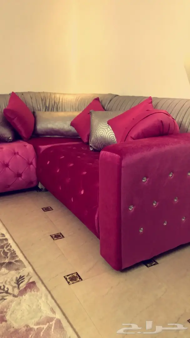 كنب مع طاولة طعام للبيع