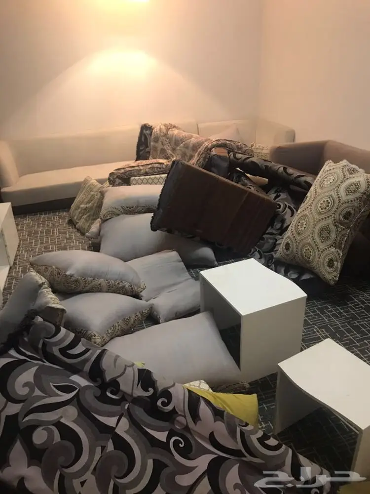 كنب للبيع مع مساند ظهر 