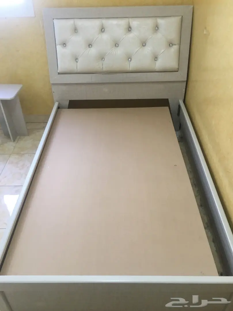 غرفة نوم شبه جديدة وبسعر مغري للبيع (image 3)