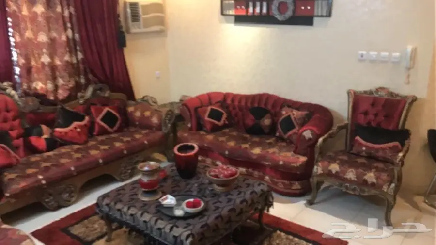 طقمين كنب مجالس بملحقاتها نظييفه جدا  (image 1)