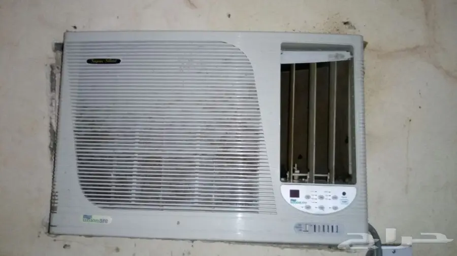 عدد 3 مكيفات وغرفة نوم وطقم كنب للبيع 