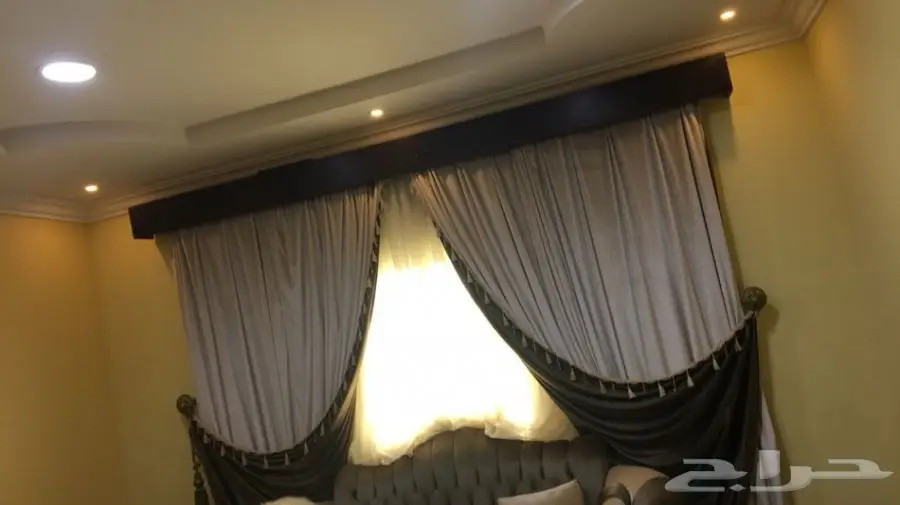 أثاث منزلي فاخر - كنبة شبه جديدة (image 1)