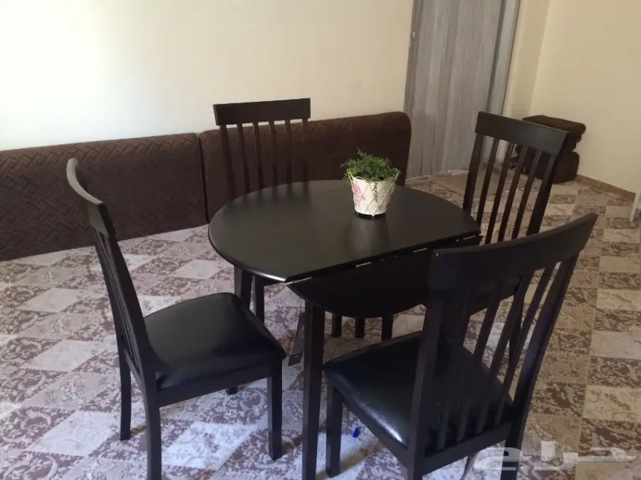 طاوله و4 كراسي امريكيه للبيع 