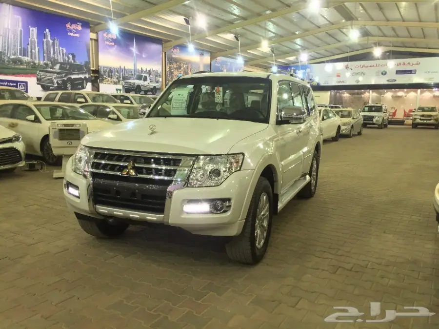 باجيرو 2017 سعودي 3.8 فل كامل علامات ذهبية (image 1)