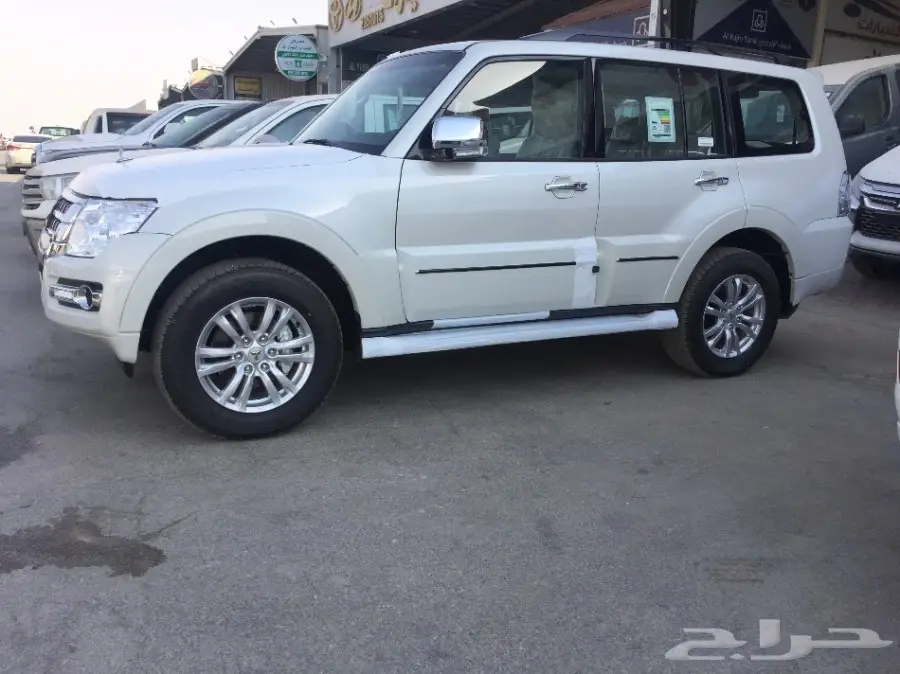 باجيرو 2017 سعودي 3.8 فل كامل علامات ذهبية (image 4)