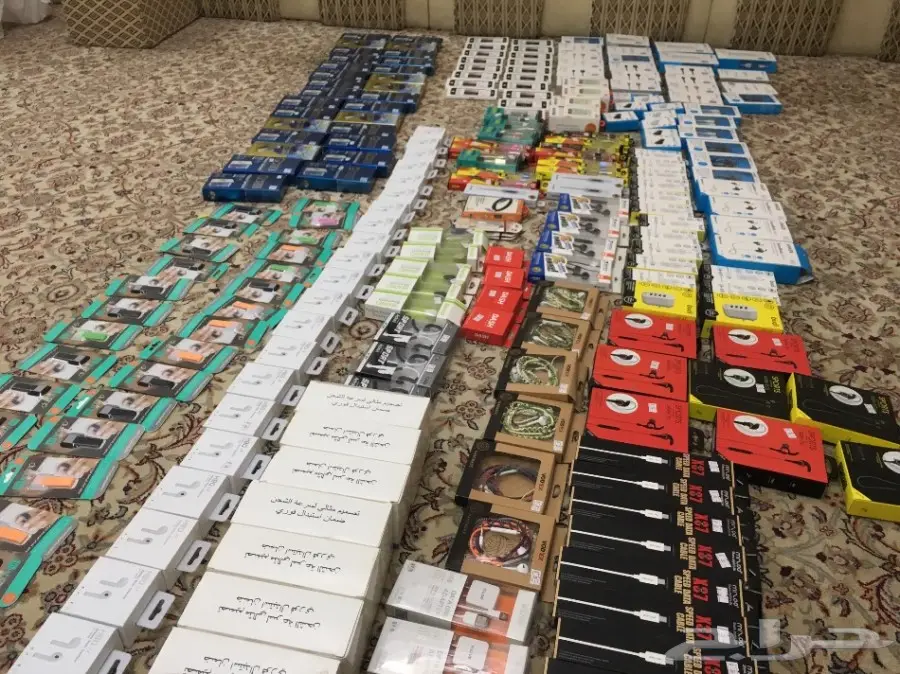 للبيع بضاعة اكسسوارات جوالات بسعر الجمله