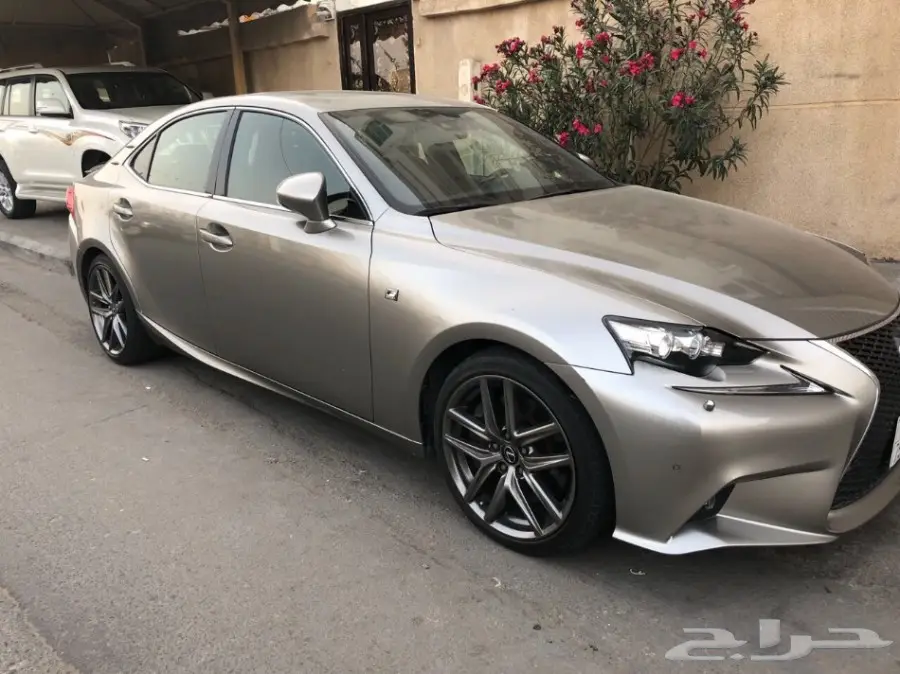 لكزس is 350 f sport 2016