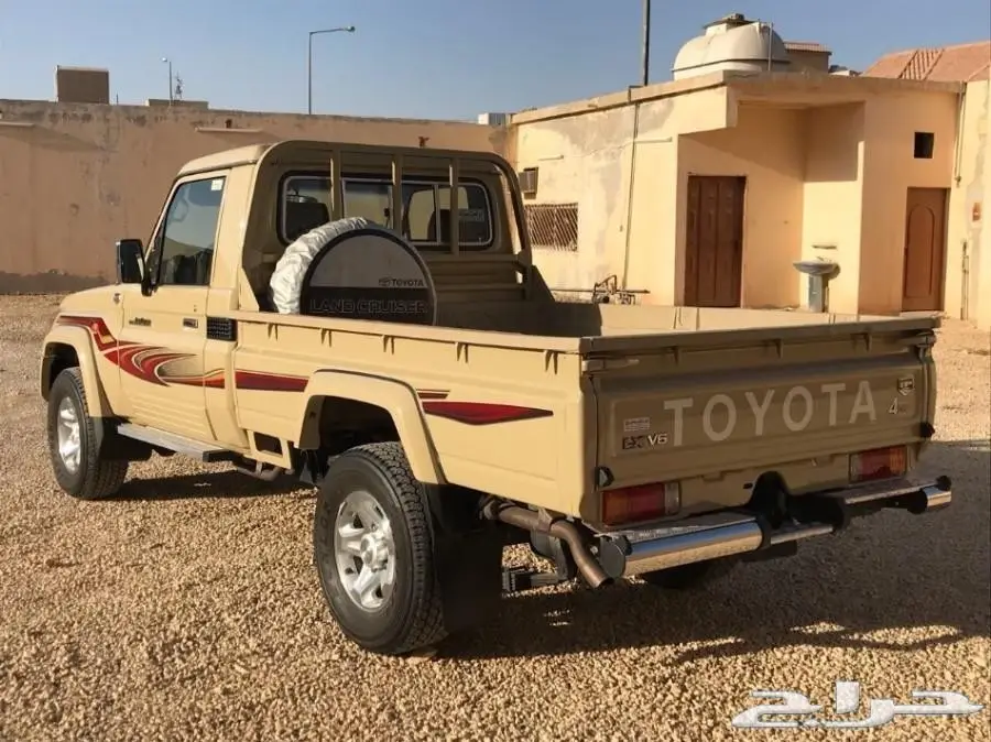 للبيع شاص 2015 رفارف شبه اصفار (image 1)