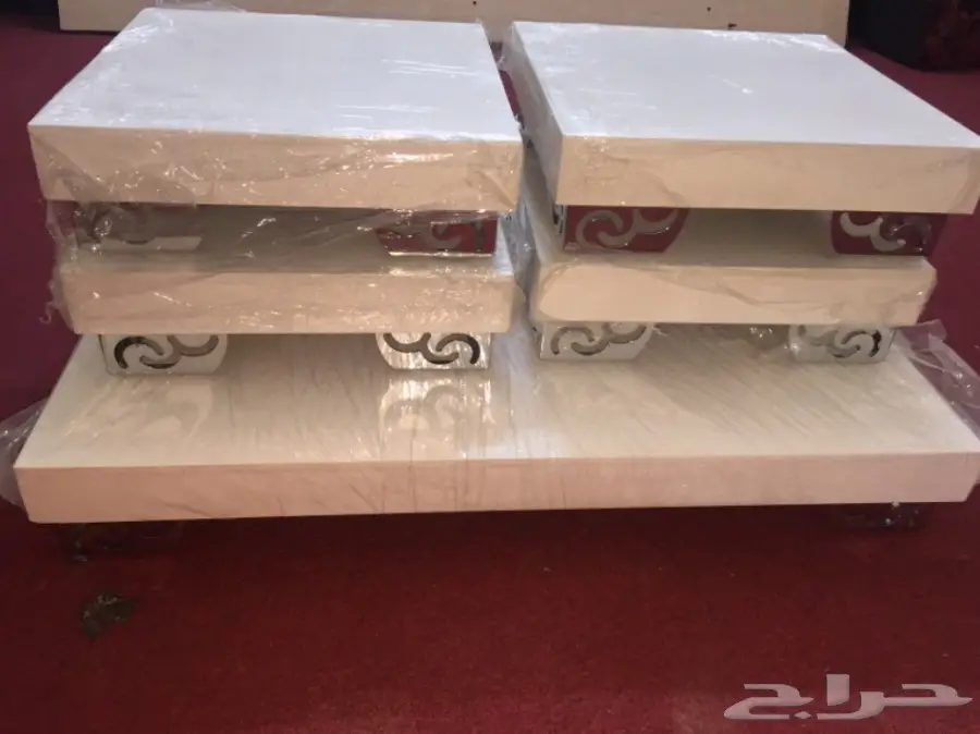 كنب وأغراض للبيع المستعجل 