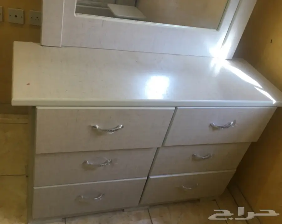 غرفة نوم شبه جديدة وبسعر مغري للبيع (image 2)