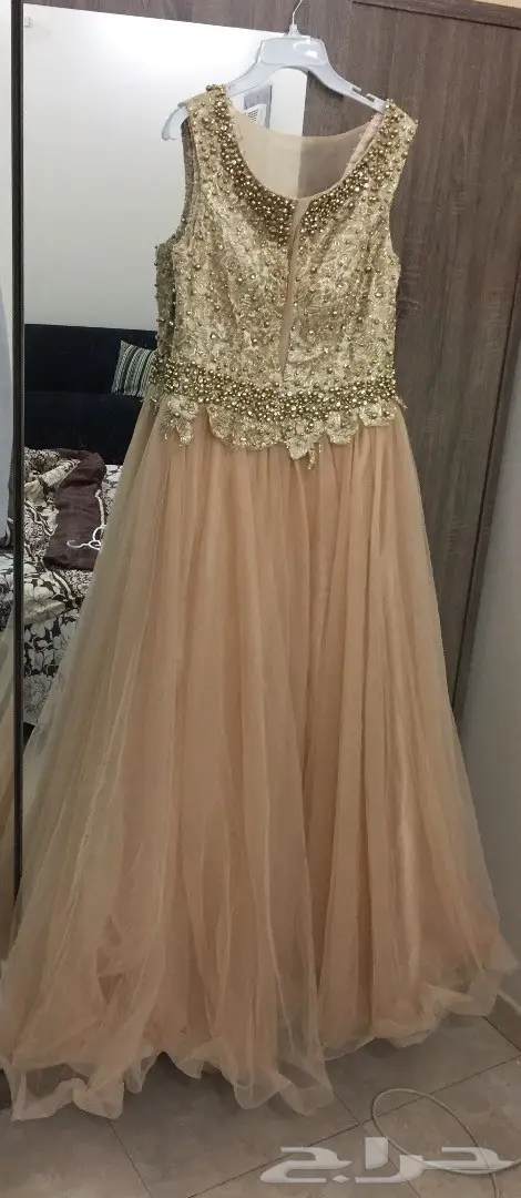 فستان للبيع