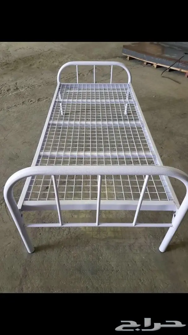 سرير حديد