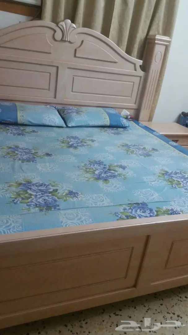 غرفة نوم كبيرة وأنتريه وترابيزة سفرة للبيع