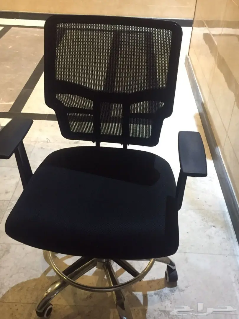 كاونتر استقبال و كرسي دوار بحالة ممتازة (image 1)