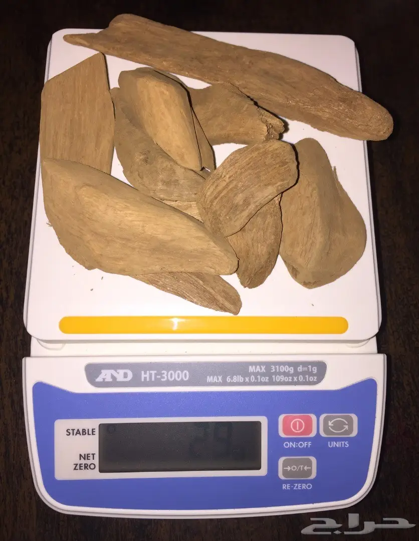 مزاد رقم (3) أوقية عود طبيعي ماروكي أرياني