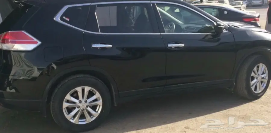 للبيع جيب نيسان اكس تريل 2016 مصدوم 