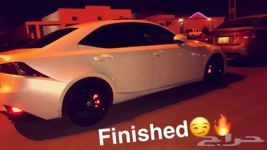 للبيع لكزس is250 2014 (image 2)