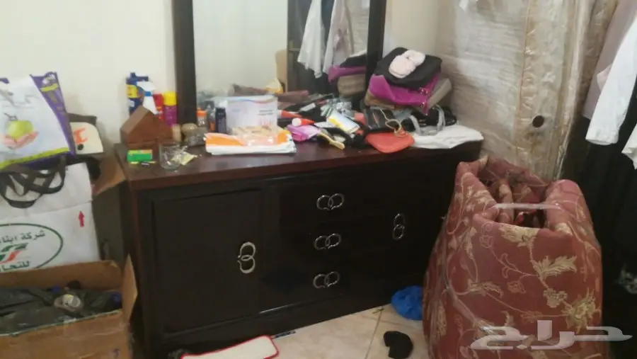 شباب عندي غرفة نوم طالب فيها بس 200 