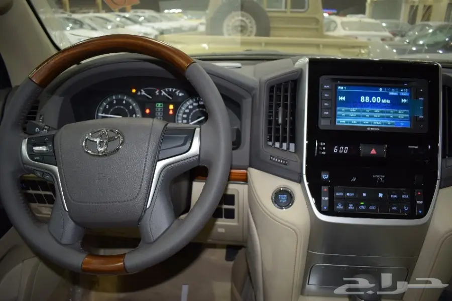 تويوتا لاندكروزر 2018 GXR1 V6 سعودي (image 13)