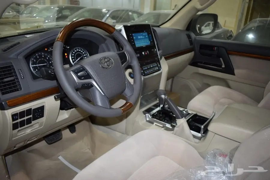 تويوتا لاندكروزر 2018 GXR1 V6 سعودي (image 15)