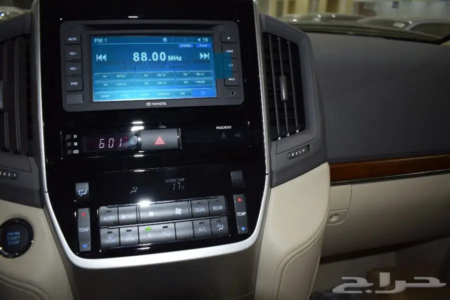تويوتا لاندكروزر 2018 GXR1 V6 سعودي (image 18)