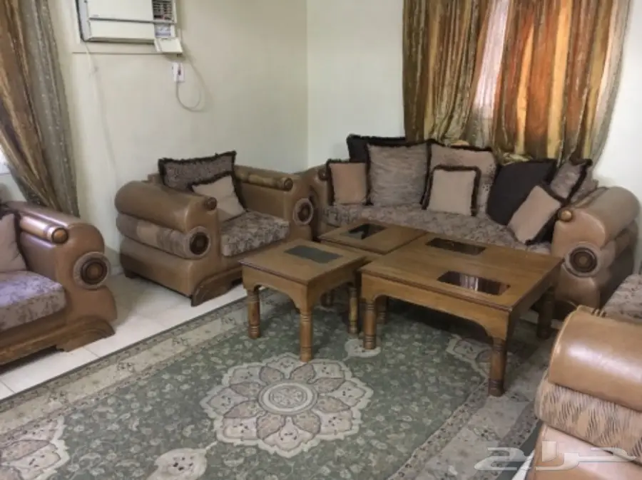 طقم كنب مع 2 تلفزون مع دولاب تلفزون