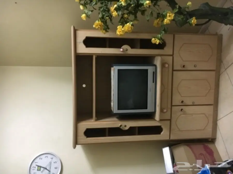 طقم كنب مع 2 تلفزون مع دولاب تلفزون (image 3)
