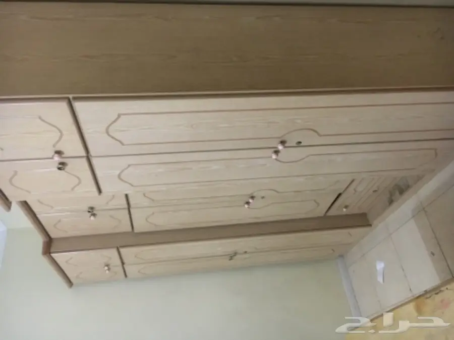 طقم كنب مع 2 تلفزون مع دولاب تلفزون (image 15)