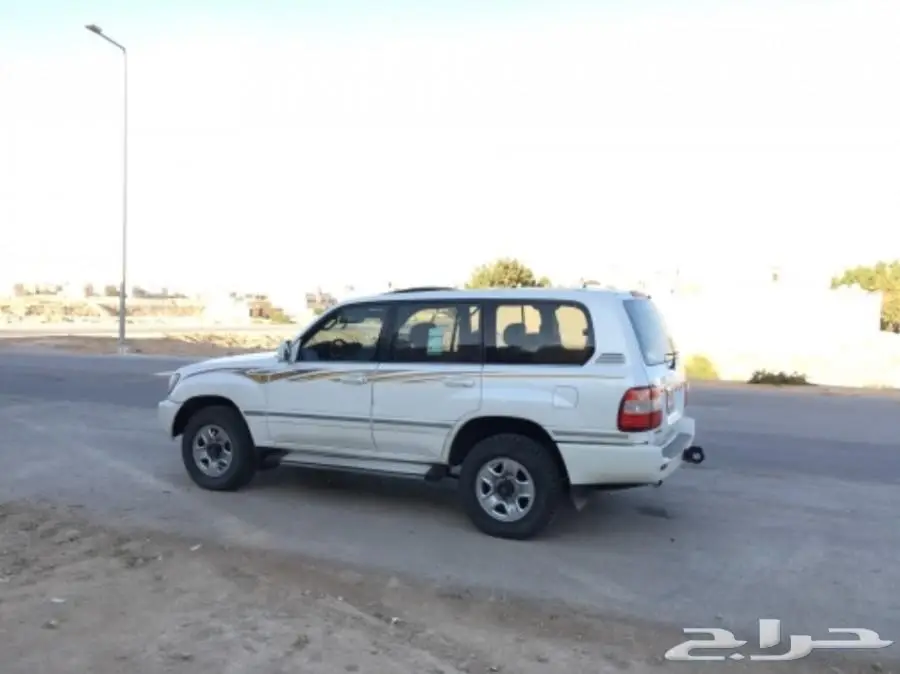 للبيع جيب لندكروزر 2006 VXR أبيض نظيف فل كامل (image 2)