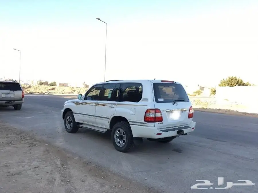 للبيع جيب لندكروزر 2006 VXR أبيض نظيف فل كامل (image 3)