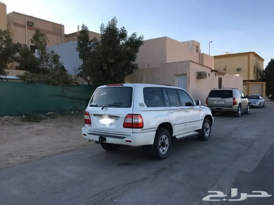 للبيع جيب لندكروزر 2006 VXR أبيض نظيف فل كامل (image 5)