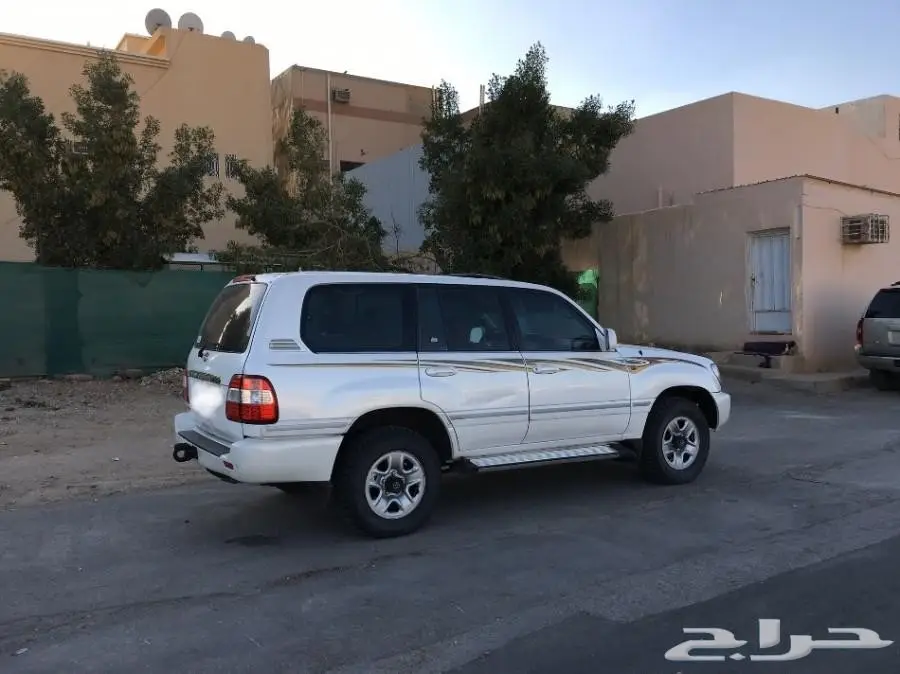 للبيع جيب لندكروزر 2006 VXR أبيض نظيف فل كامل (image 7)