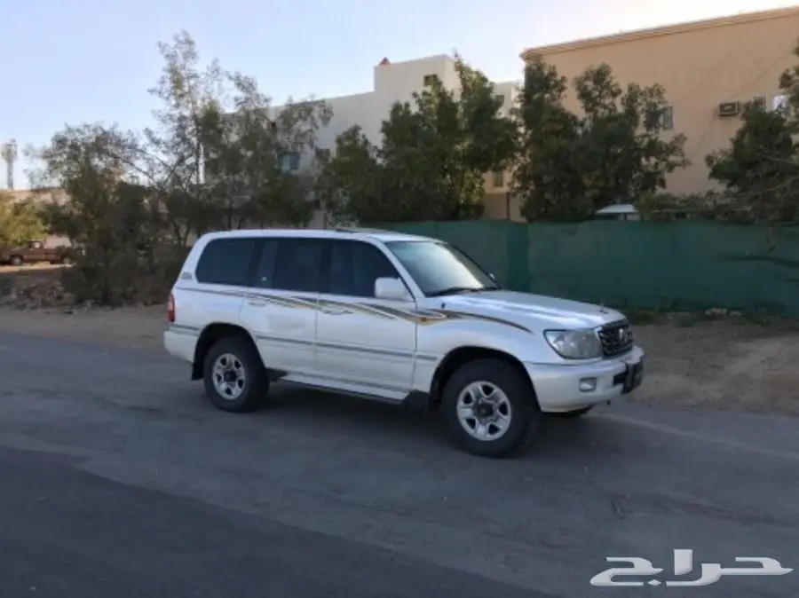 للبيع جيب لندكروزر 2006 VXR أبيض نظيف فل كامل (image 9)