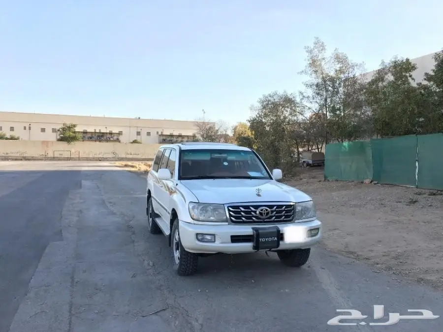 للبيع جيب لندكروزر 2006 VXR أبيض نظيف فل كامل (image 10)