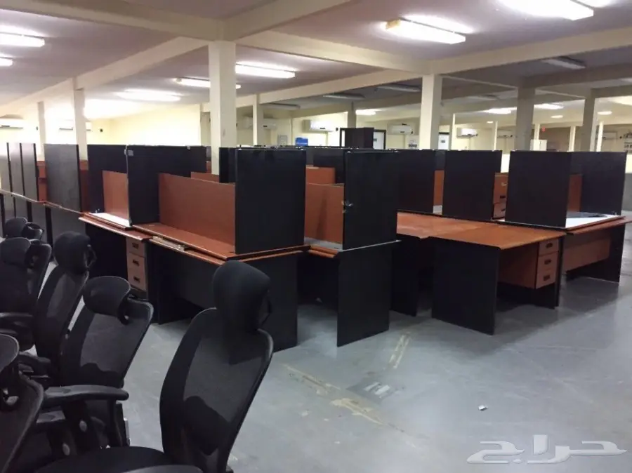 للبيع طاولات مكتبيه وكراسي مستعمل وجديد  (image 4)