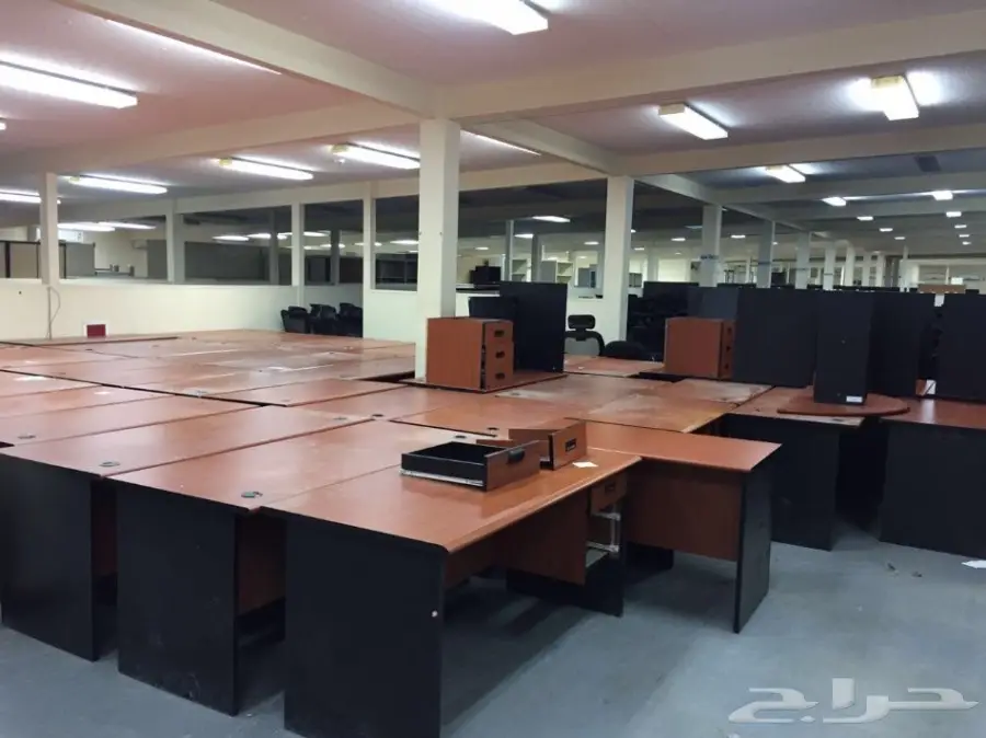 للبيع طاولات مكتبيه وكراسي مستعمل وجديد  (image 7)