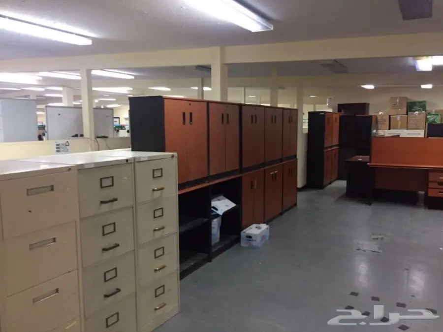 للبيع طاولات مكتبيه وكراسي مستعمل وجديد  (image 10)