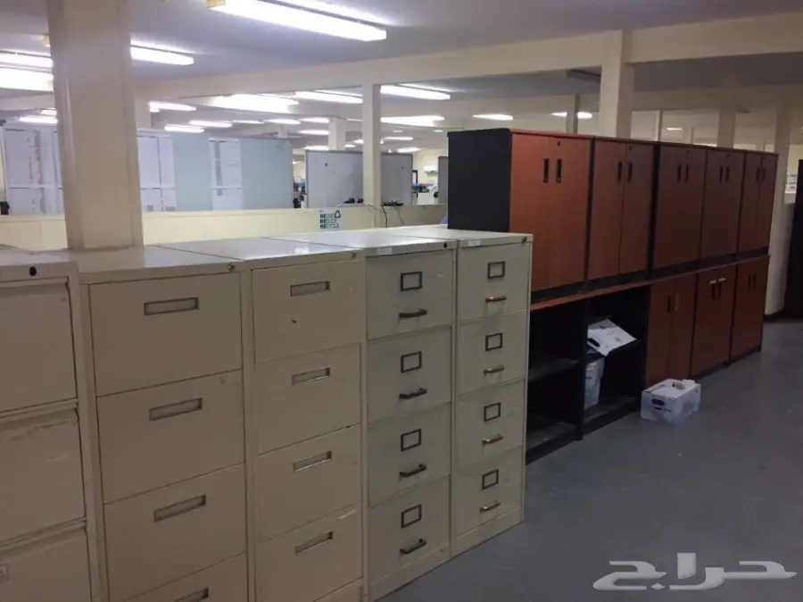 للبيع طاولات مكتبيه وكراسي مستعمل وجديد  (image 12)