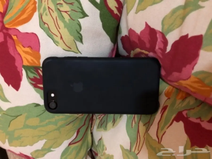 آيفون 7 أسود نظيف جدا بكرتونه وكامل أغراضه