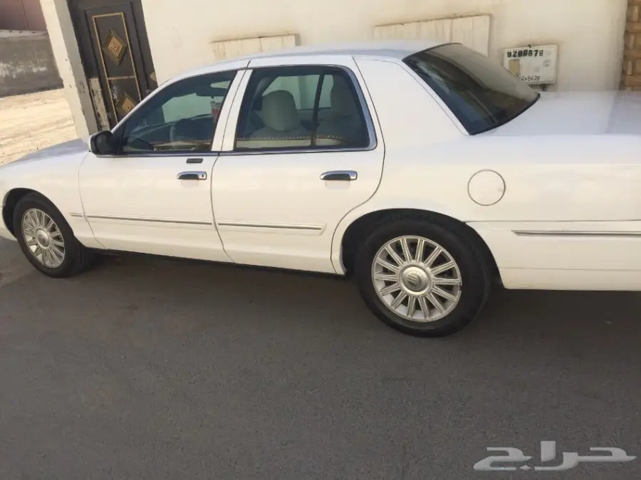 فورد مركيز سعودي 2010 ابيض 